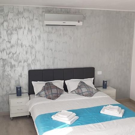 Water Lily Apartment - Self Check-In Oradea Εξωτερικό φωτογραφία