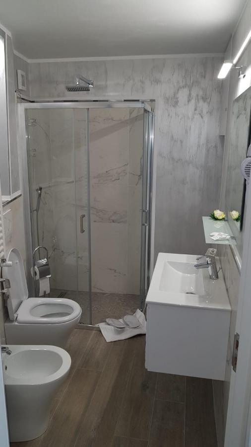 Water Lily Apartment - Self Check-In Oradea Εξωτερικό φωτογραφία