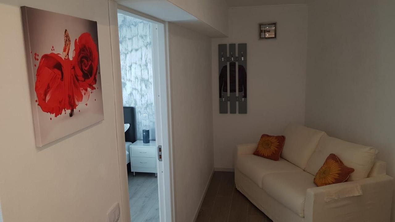Water Lily Apartment - Self Check-In Oradea Εξωτερικό φωτογραφία