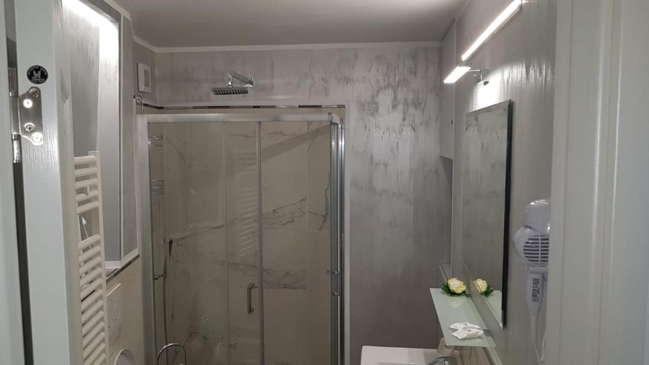 Water Lily Apartment - Self Check-In Oradea Εξωτερικό φωτογραφία