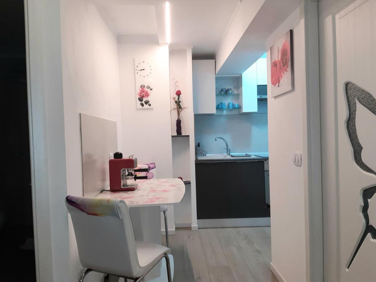 Water Lily Apartment - Self Check-In Oradea Εξωτερικό φωτογραφία